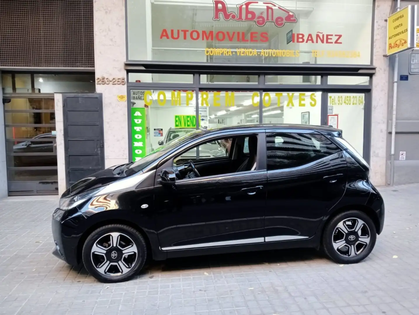 Toyota Aygo 1.0 VVT-i x-cite x-shift Negro - 1