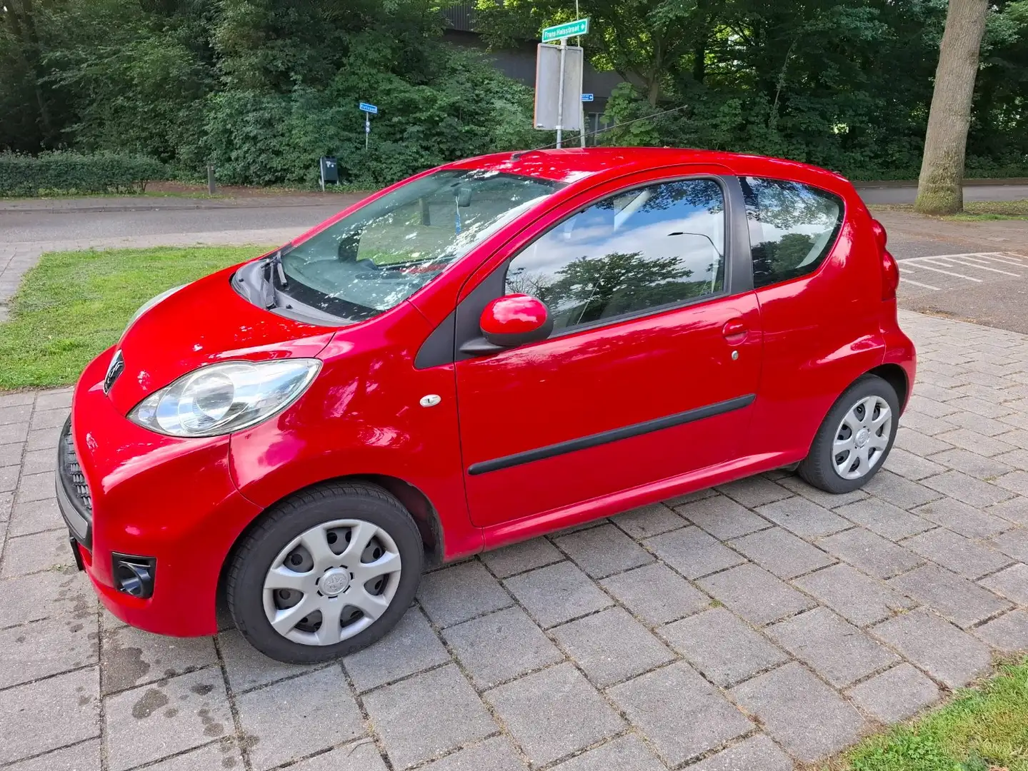 Peugeot 107 107 1.0-12V XR - 1