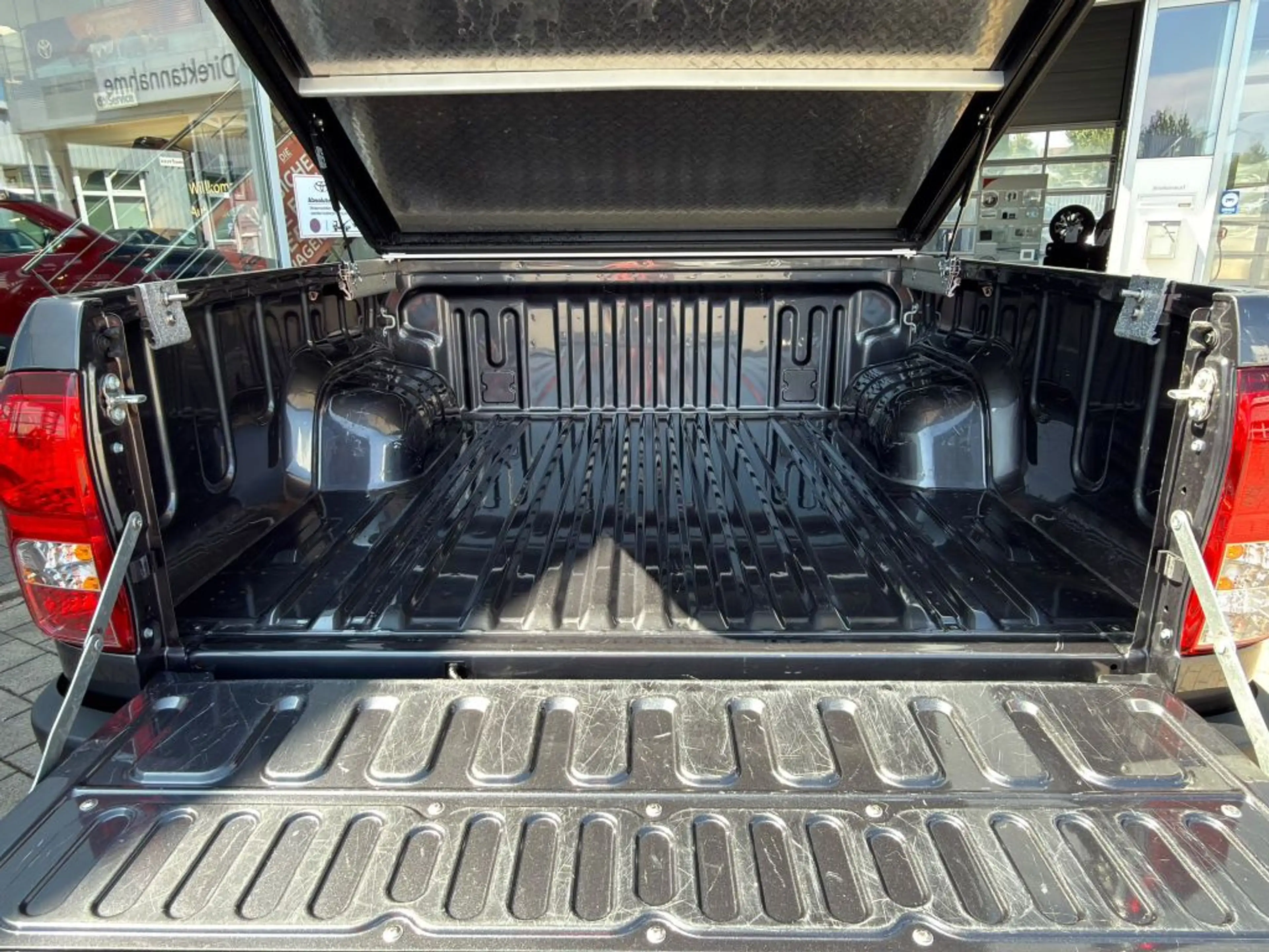 Toyota Hilux 4x4 Double Cab Autm. Comfort — photo 11