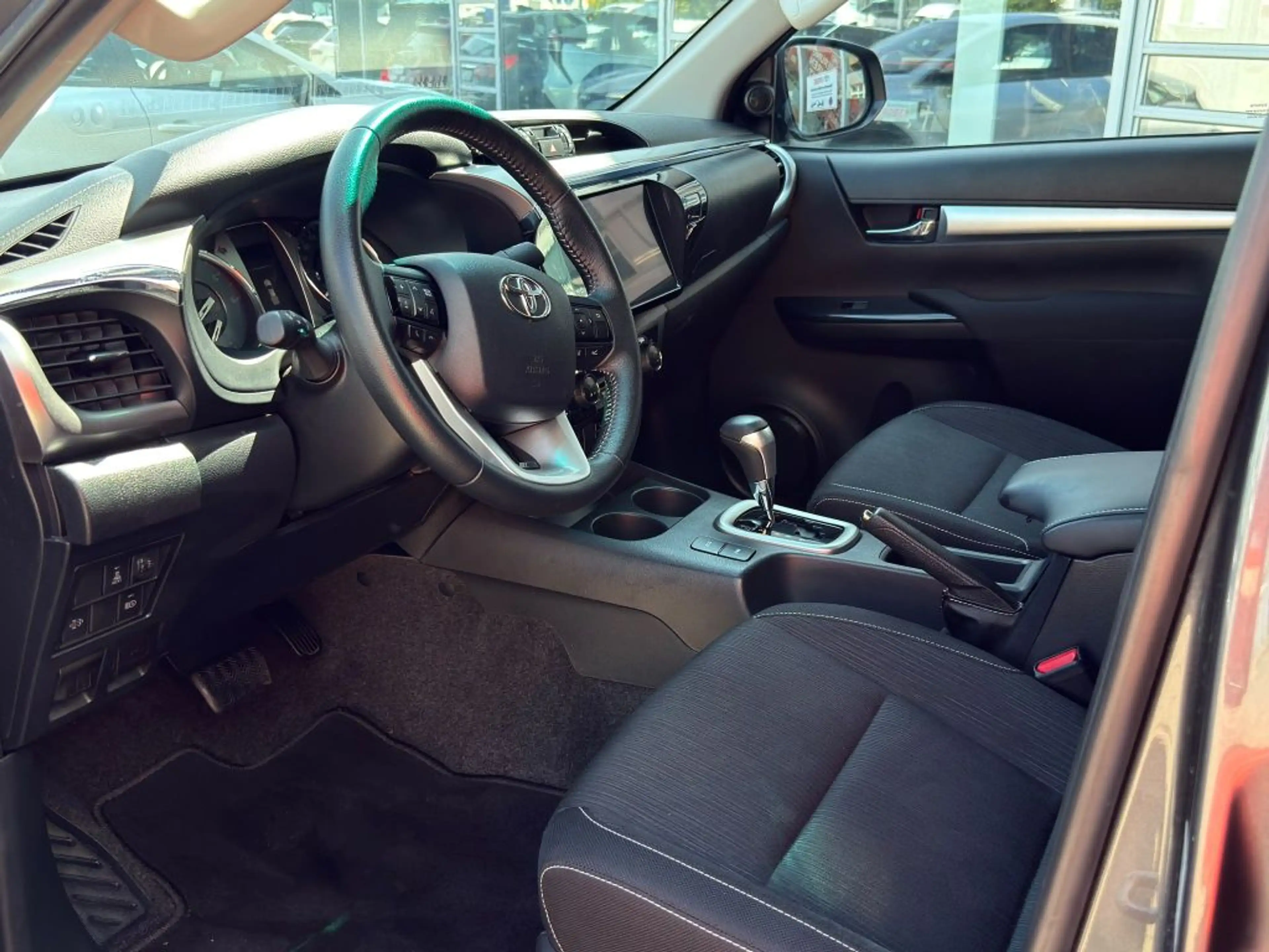 Toyota Hilux 4x4 Double Cab Autm. Comfort — photo 6