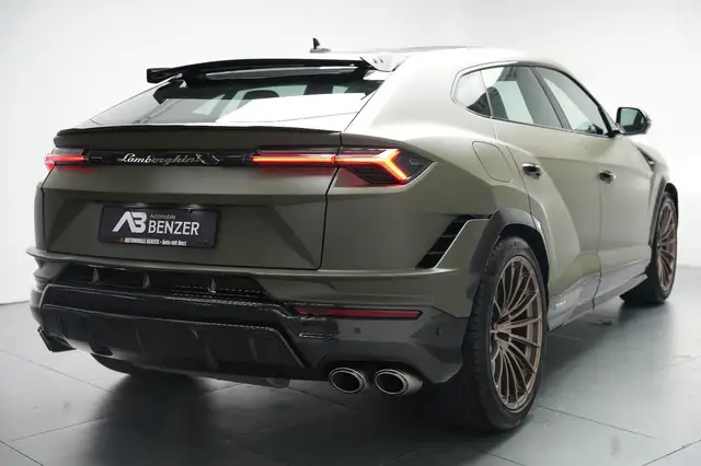 Lamborghini Urus view 12