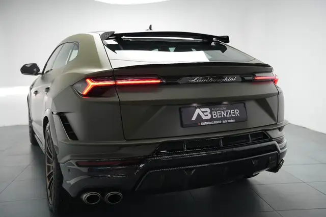 Lamborghini Urus view 11