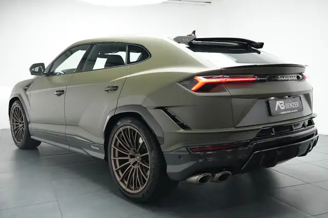 Lamborghini Urus view 10