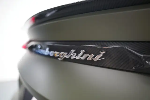 Lamborghini Urus view 13