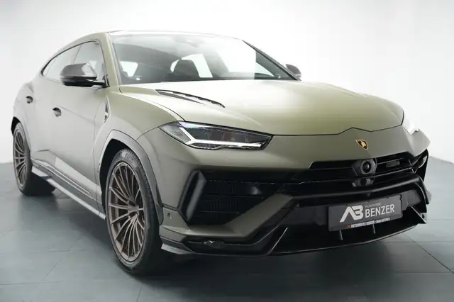 Lamborghini Urus main image