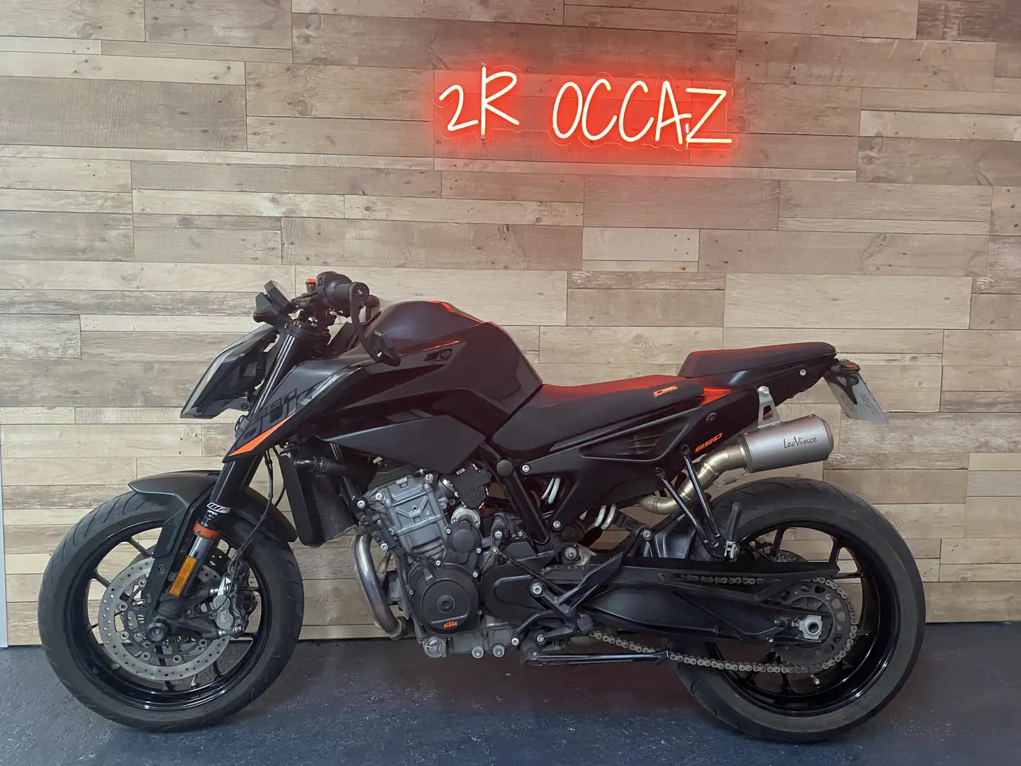 KTM 890 Duke Nero - 2