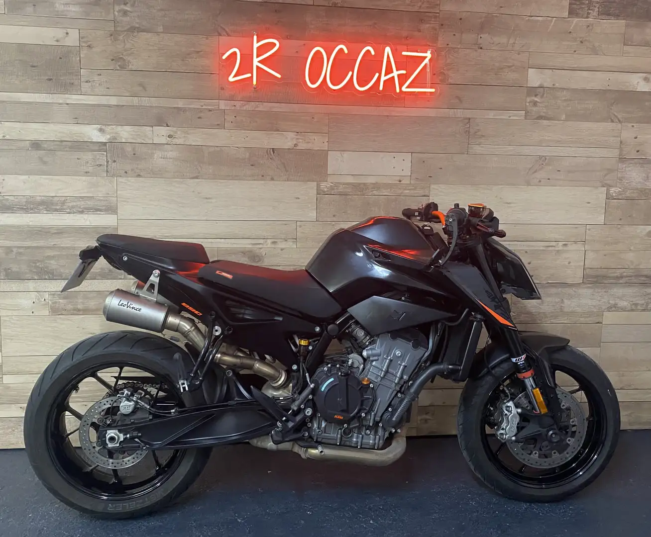 KTM 890 Duke Nero - 1