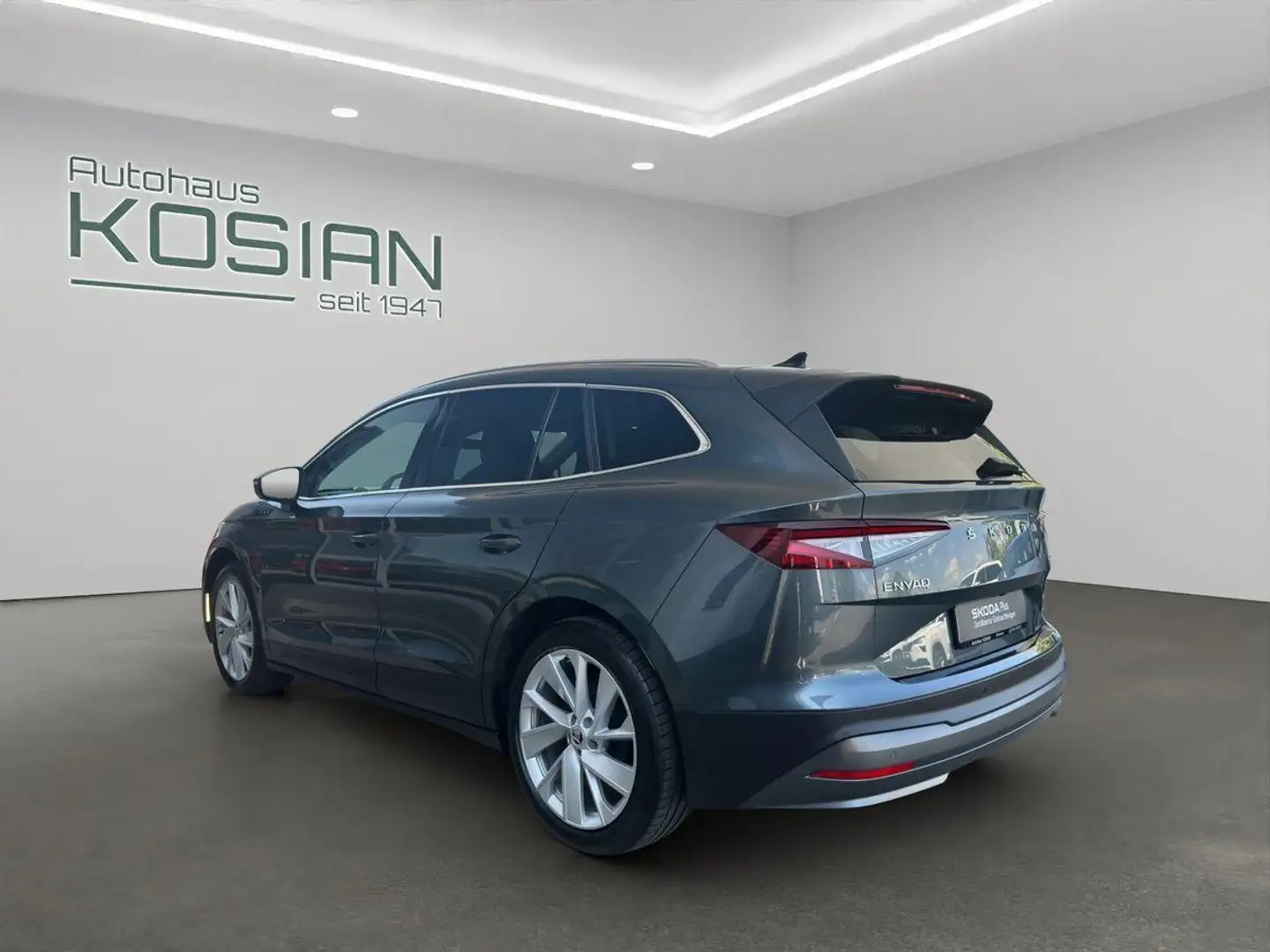 Skoda Enyaq iV 80 LOFT NAVI+AHK+WÄRMEPUMPE+KAMERA+ACC+ Grey - 2