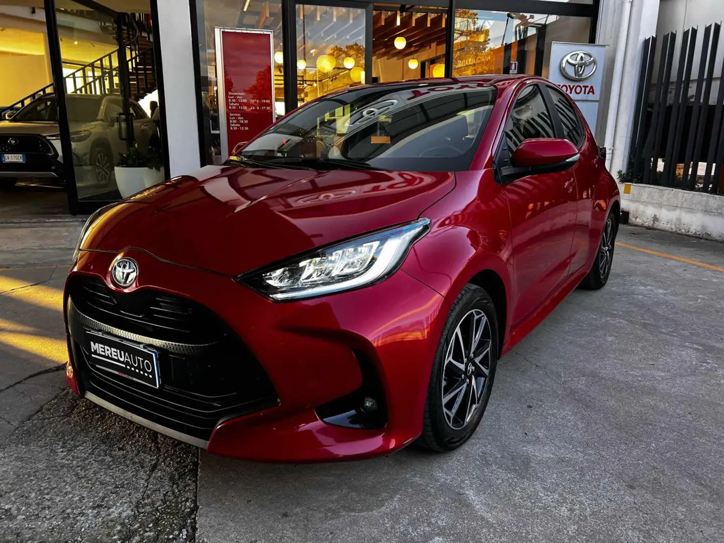 Toyota Yaris 1.5 Hybrid 5 porte Trend Rot - 1