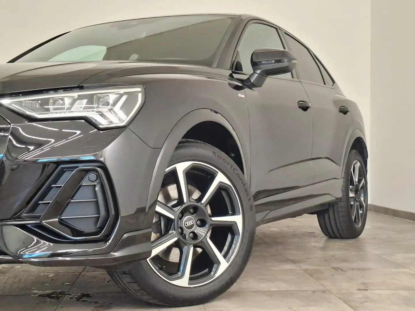Audi Q3 40 TDI quattro admired Schwarz - 2