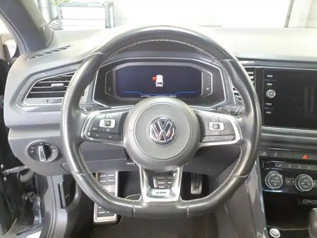 Volkswagen T-Roc view 5