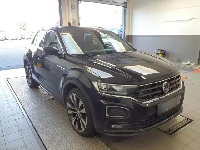 Volkswagen T-Roc view 2