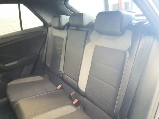 Volkswagen T-Roc view 8