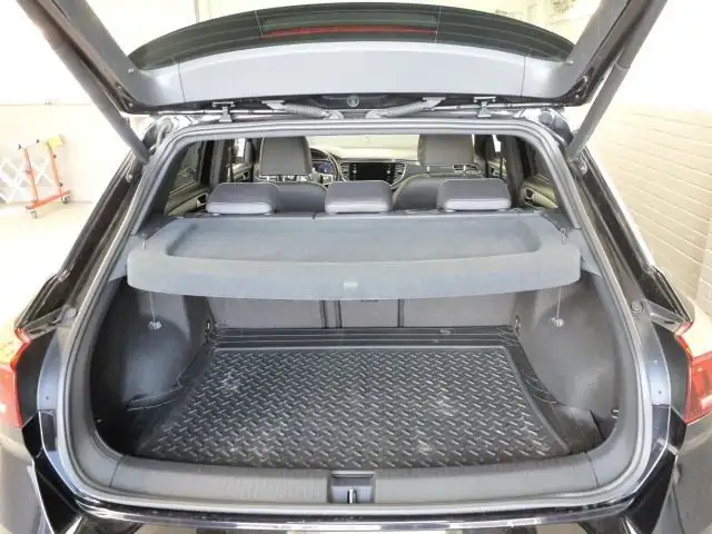 Volkswagen T-Roc view 9