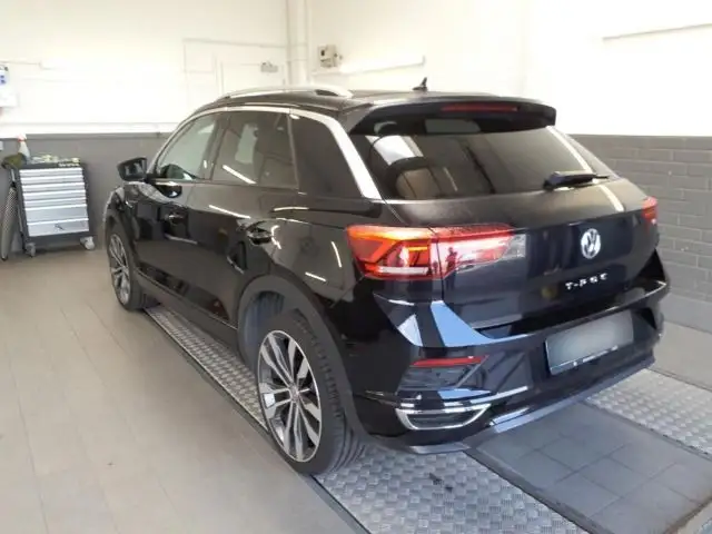 Volkswagen T-Roc view 4