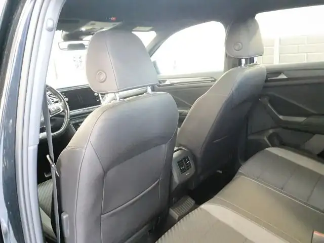 Volkswagen T-Roc view 7