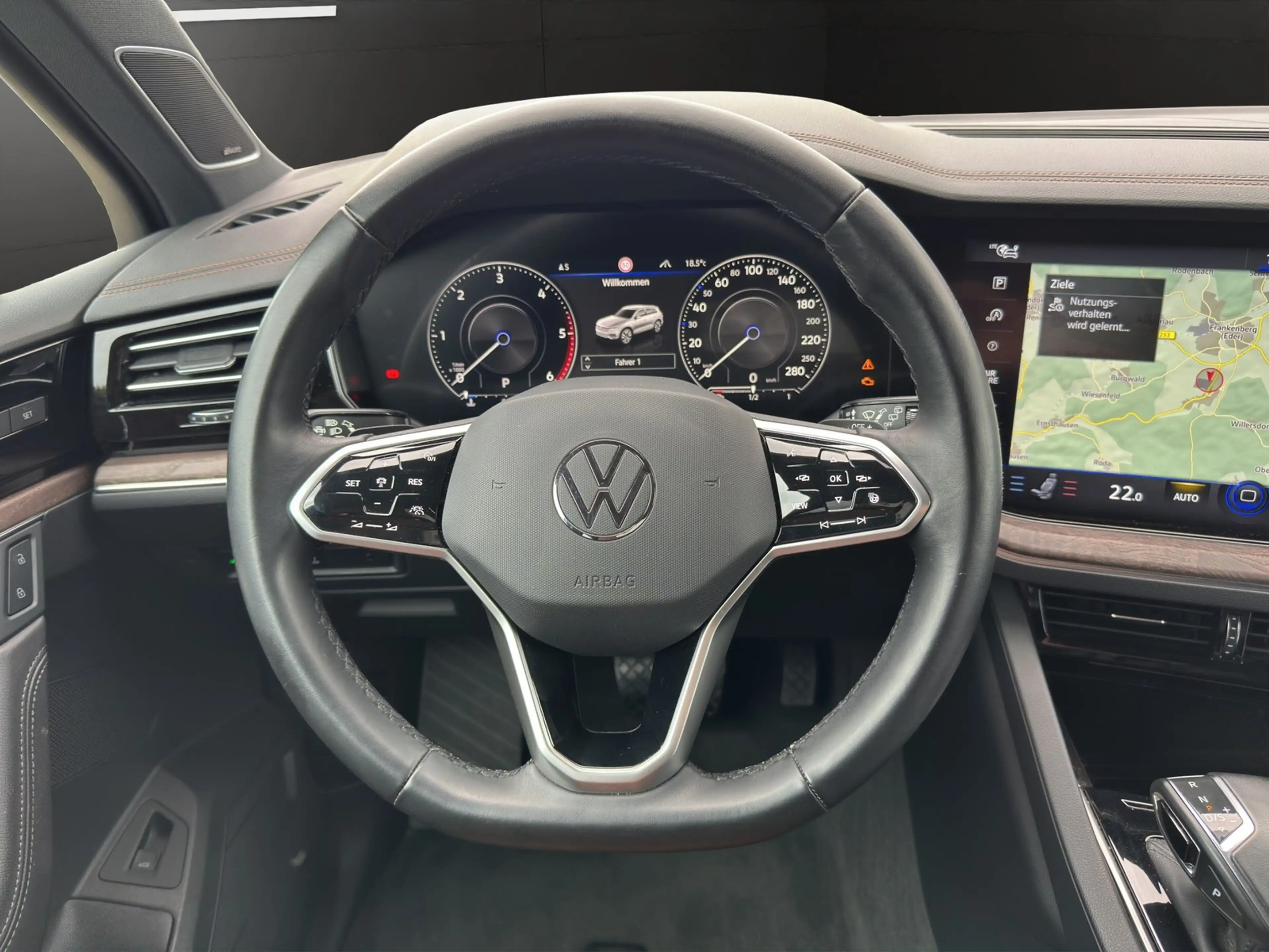 Volkswagen Touareg 3.0TDI V6 4Motion Atmosphere AHK+NAVI — photo 9