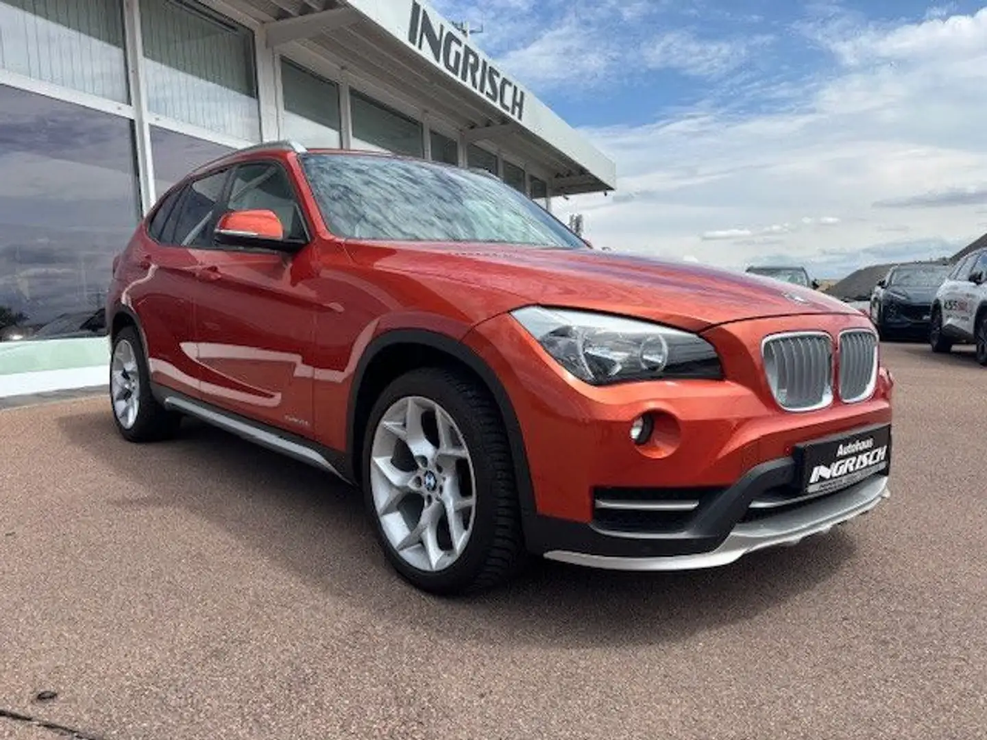BMW X1 sDrive 28i AT Navi Pano Kamera Oranje - 2