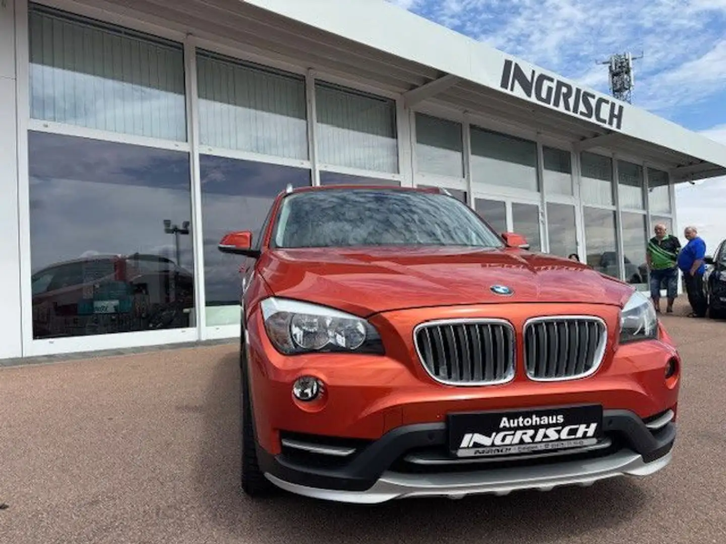 BMW X1 sDrive 28i AT Navi Pano Kamera Oranje - 1