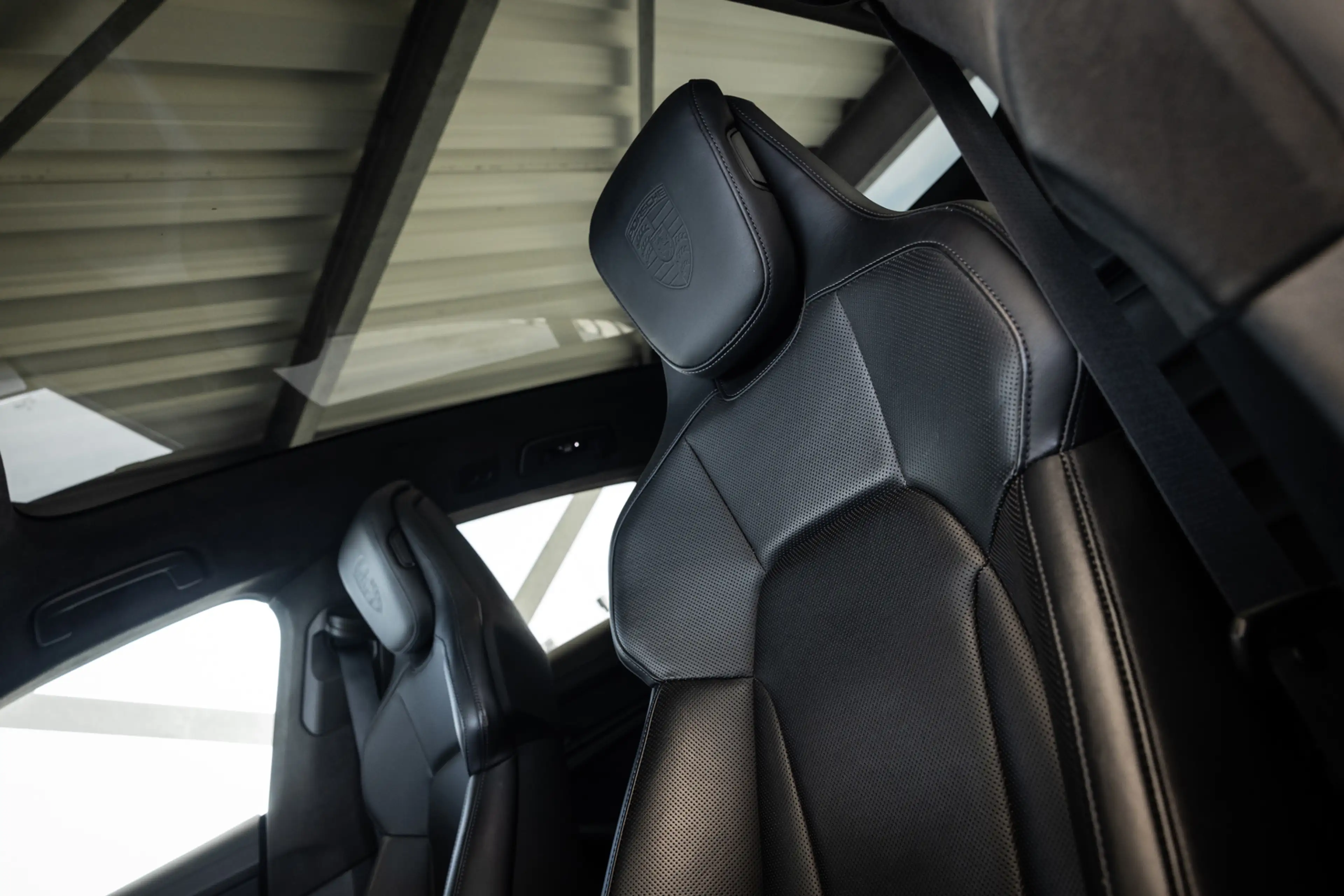 Porsche Taycan Cross Turismo Turbo 93 kWh (680pk) Vierwielsturing — photo 11