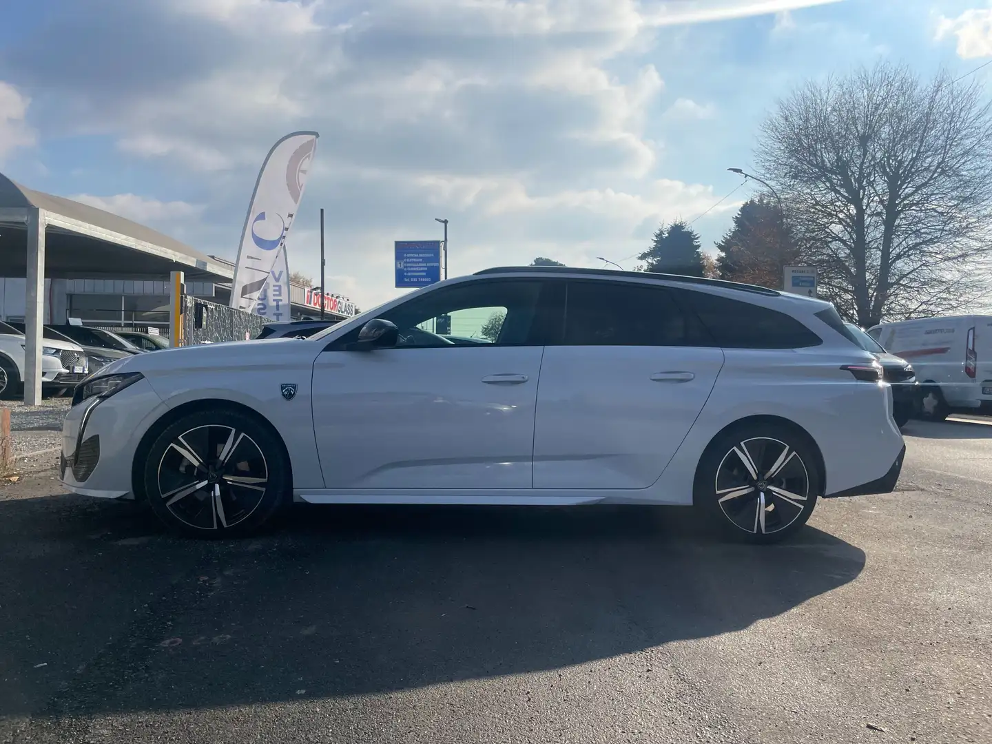 Peugeot 308 Peugeot 308 SW GT 1.2 hybrid 145cv e-dcs 6 GAR MAD Wit - 2