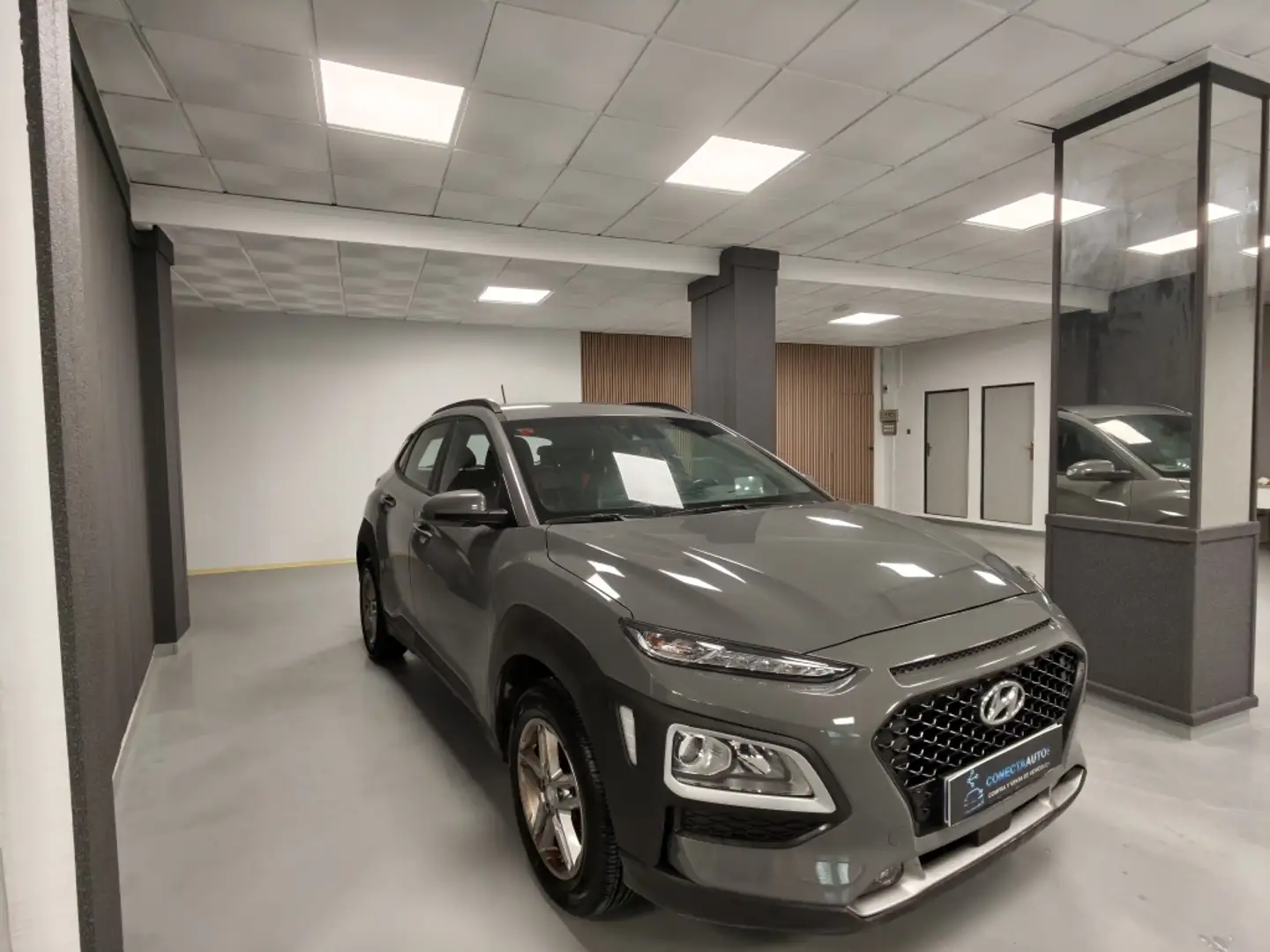 Hyundai KONA 1.0 TGDI Style Sky 4x2 Gris - 2