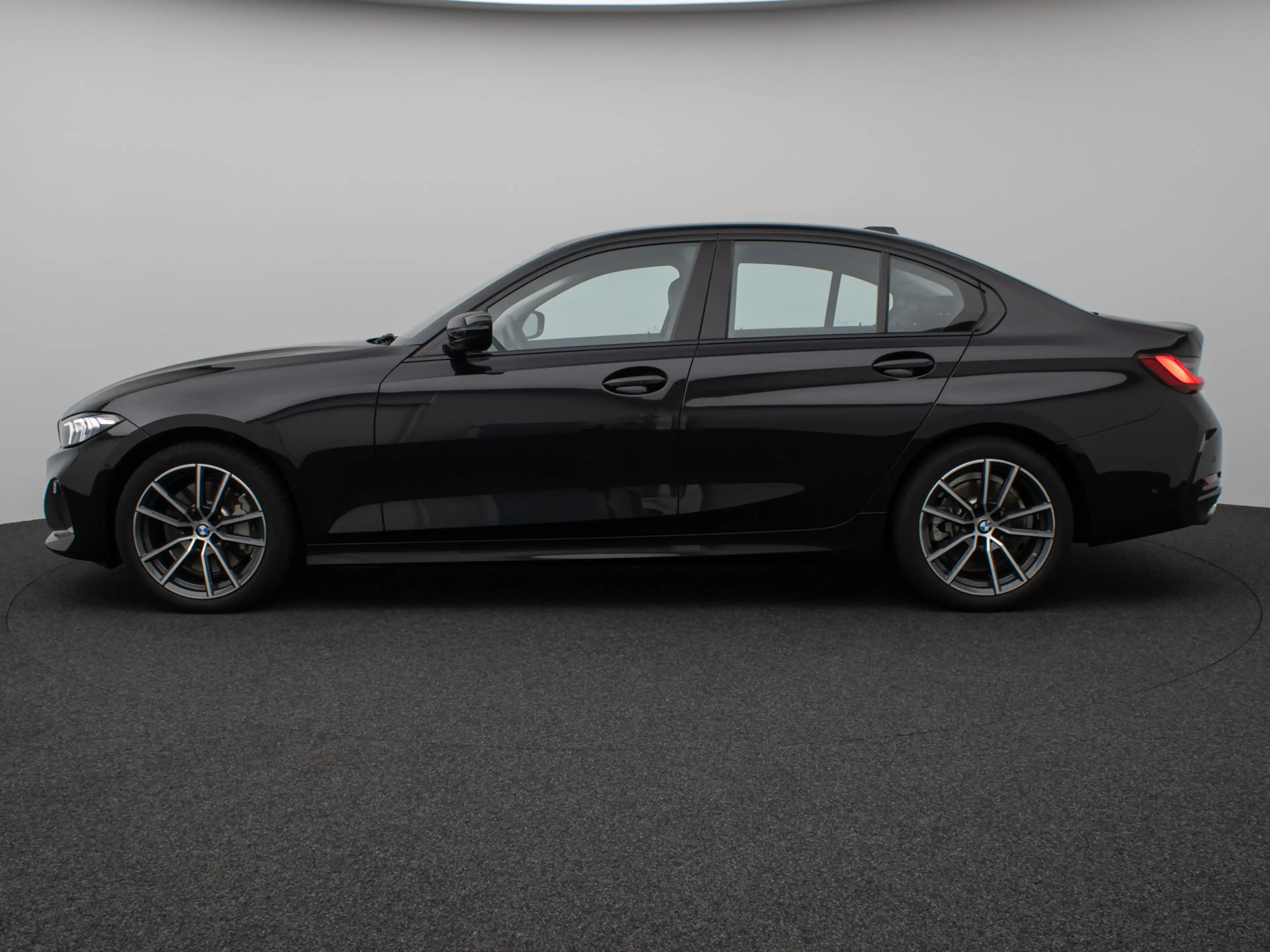 BMW 330 xD Lim. Kamera DAB Leder Alarm Sport 18Zoll — photo 11