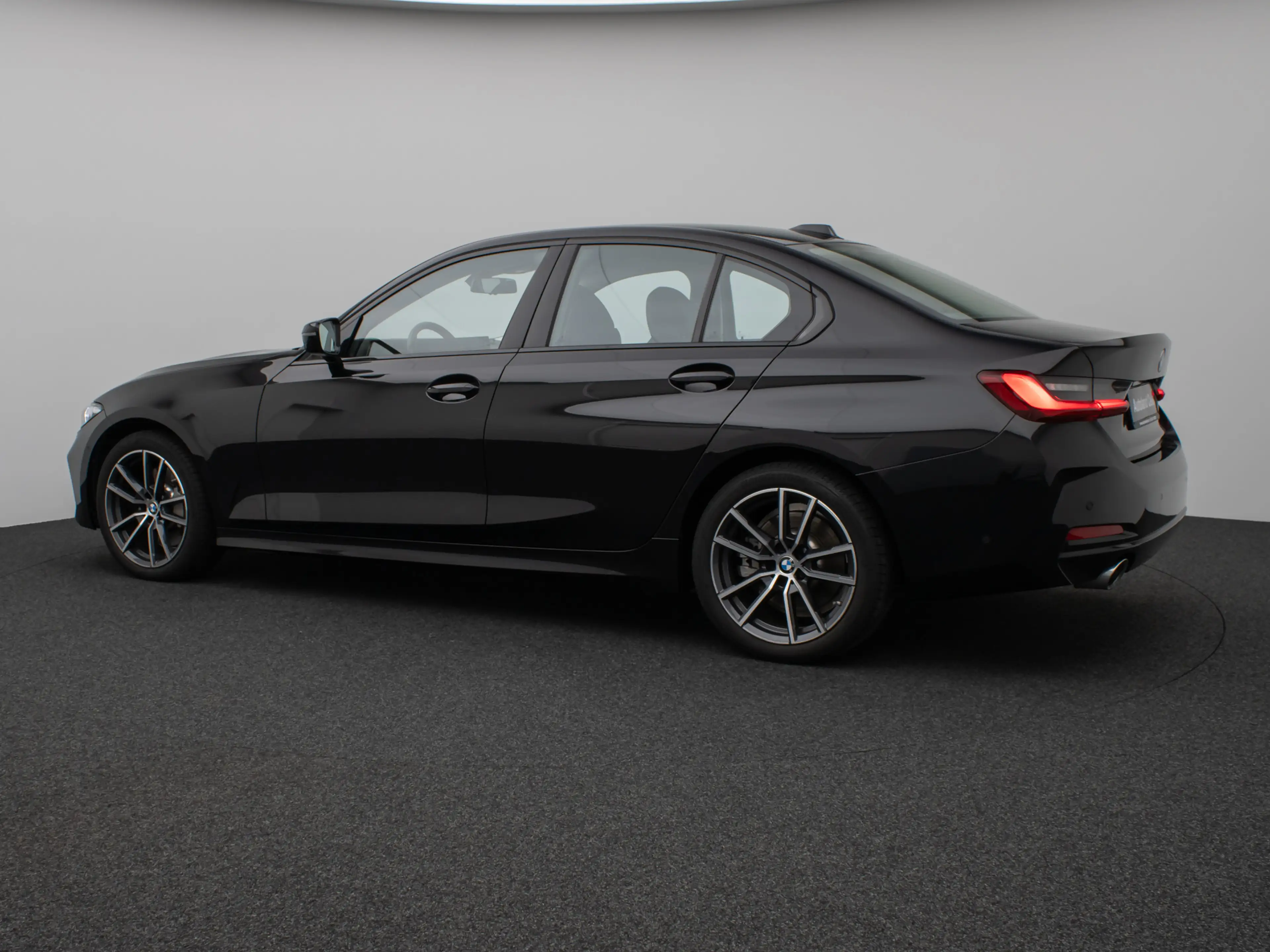 BMW 330 xD Lim. Kamera DAB Leder Alarm Sport 18Zoll — photo 10