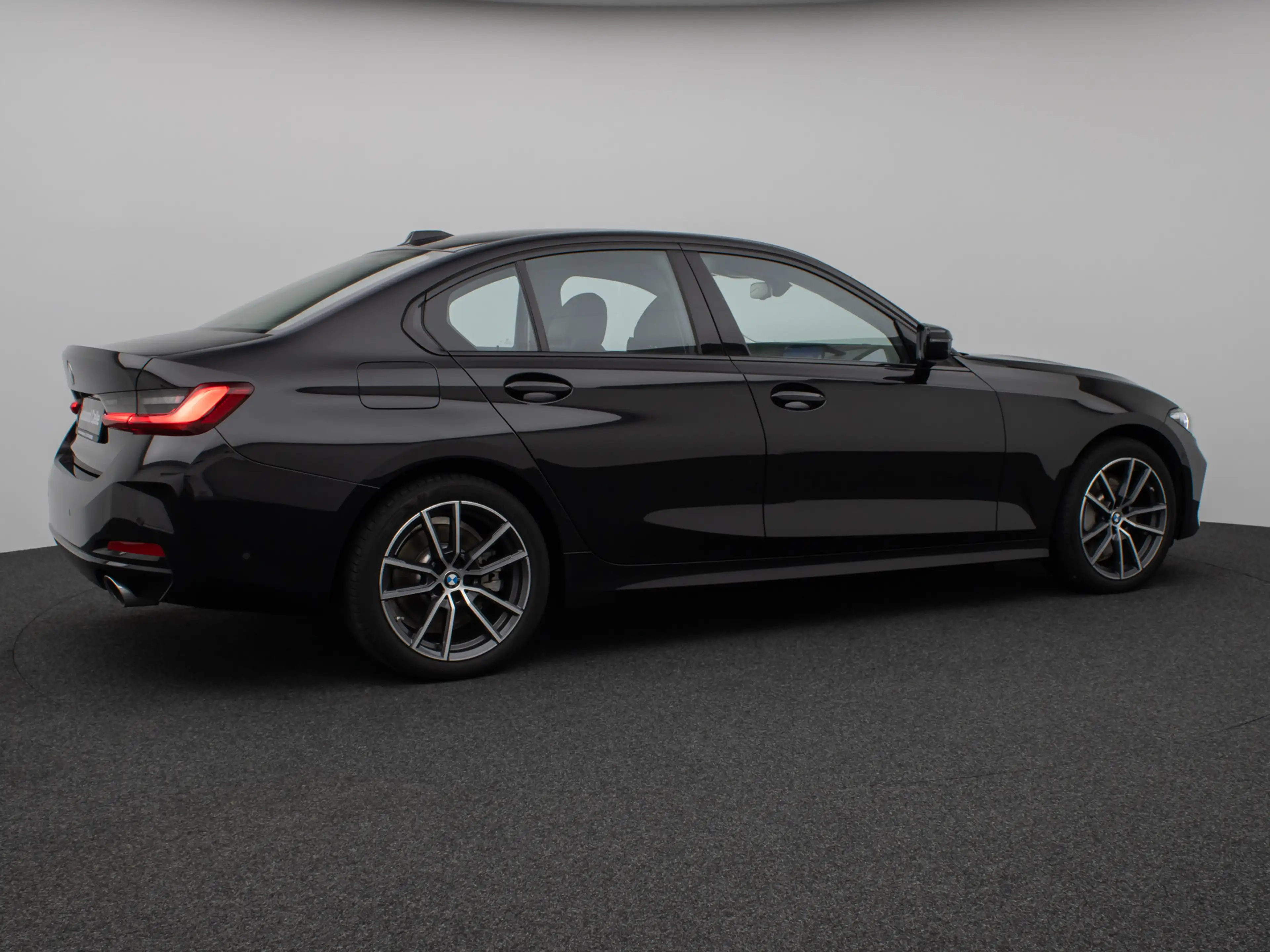 BMW 330 xD Lim. Kamera DAB Leder Alarm Sport 18Zoll — photo 6