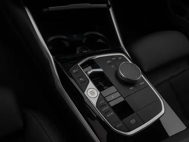 BMW 3 Series view 22