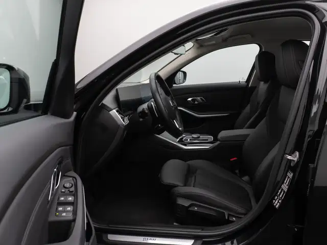BMW 3 Series view 19