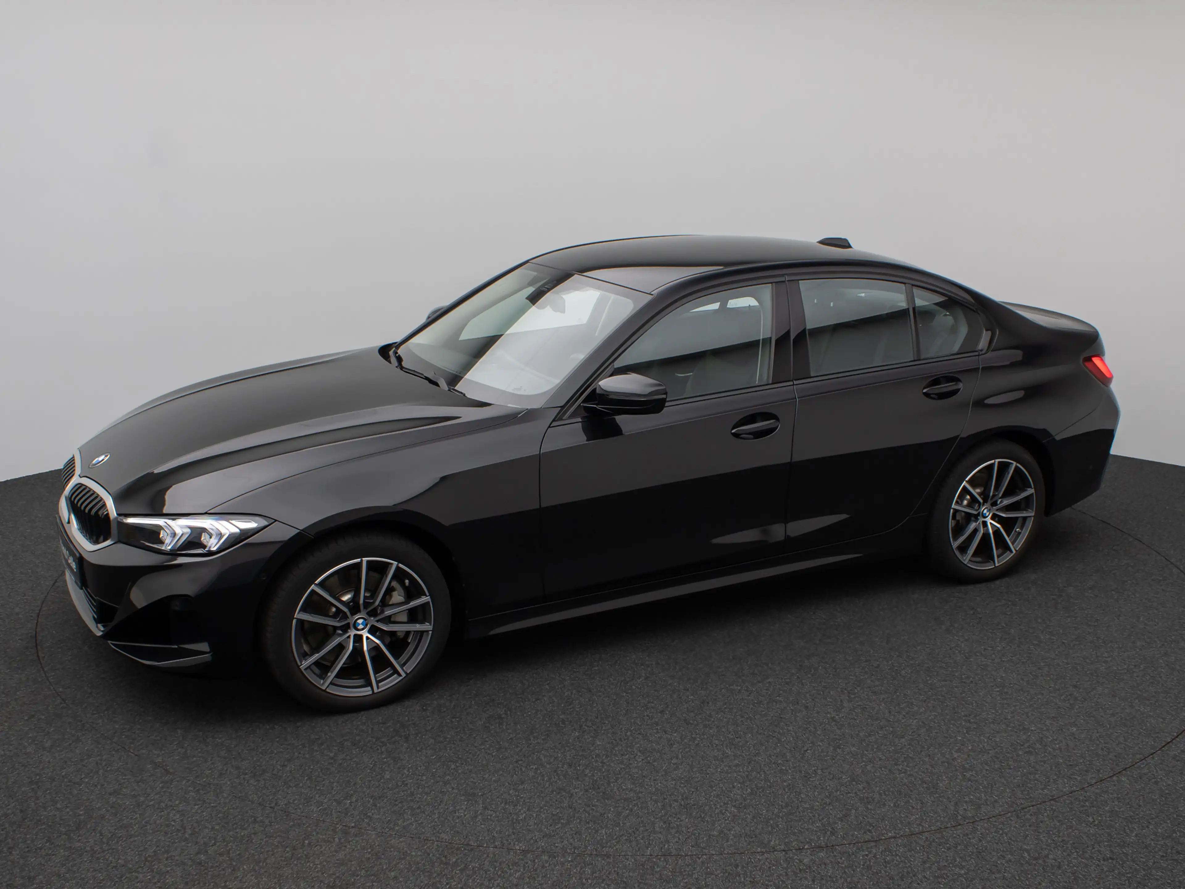 BMW 330 xD Lim. Kamera DAB Leder Alarm Sport 18Zoll — photo 12
