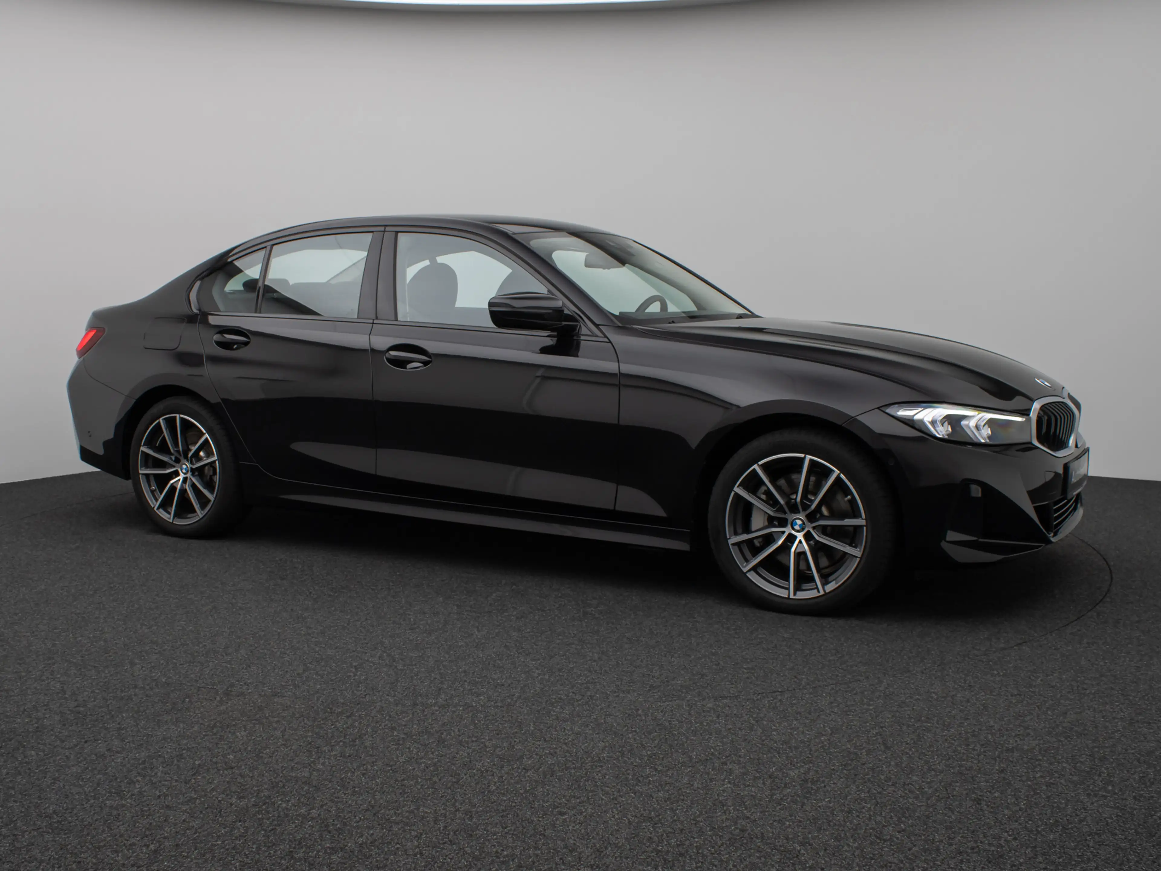 BMW 330 xD Lim. Kamera DAB Leder Alarm Sport 18Zoll — photo 4