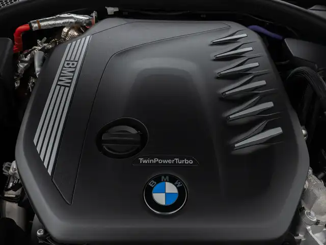 BMW 3 Series view 14