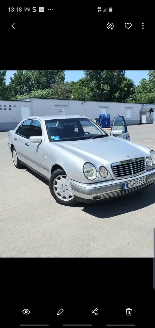 Mercedes-Benz E 240 Elegance Silber - 1