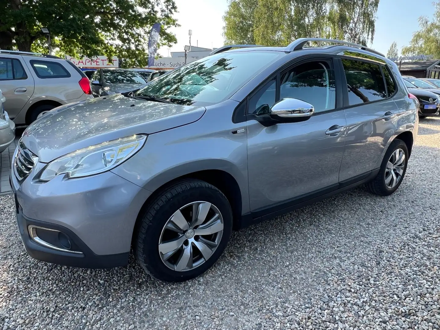 Peugeot 2008 Style BlueHDI 100 STOP & START Gris - 2