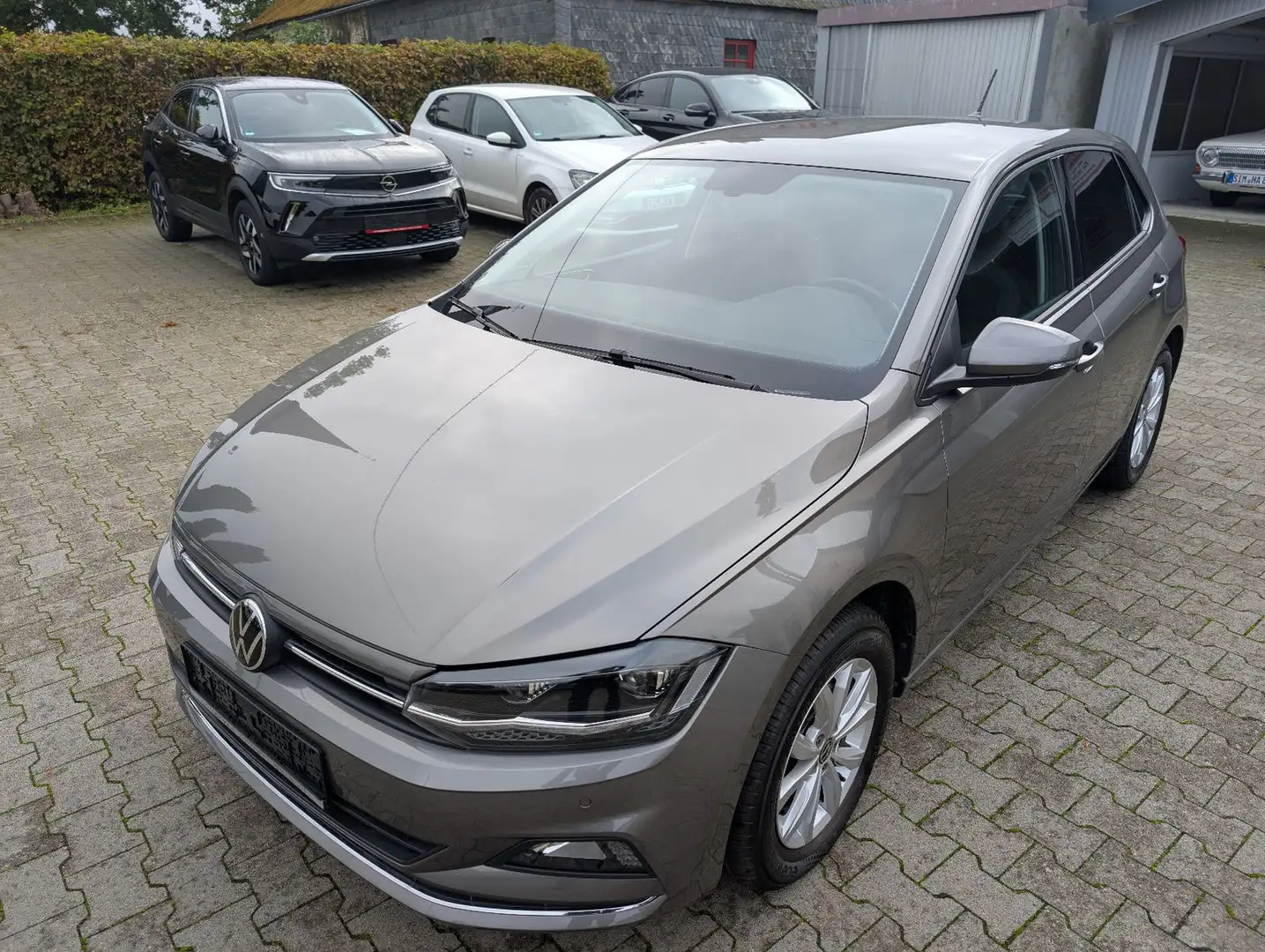 Volkswagen Polo VI 1.0 TSI DSG Highline Grau - 1