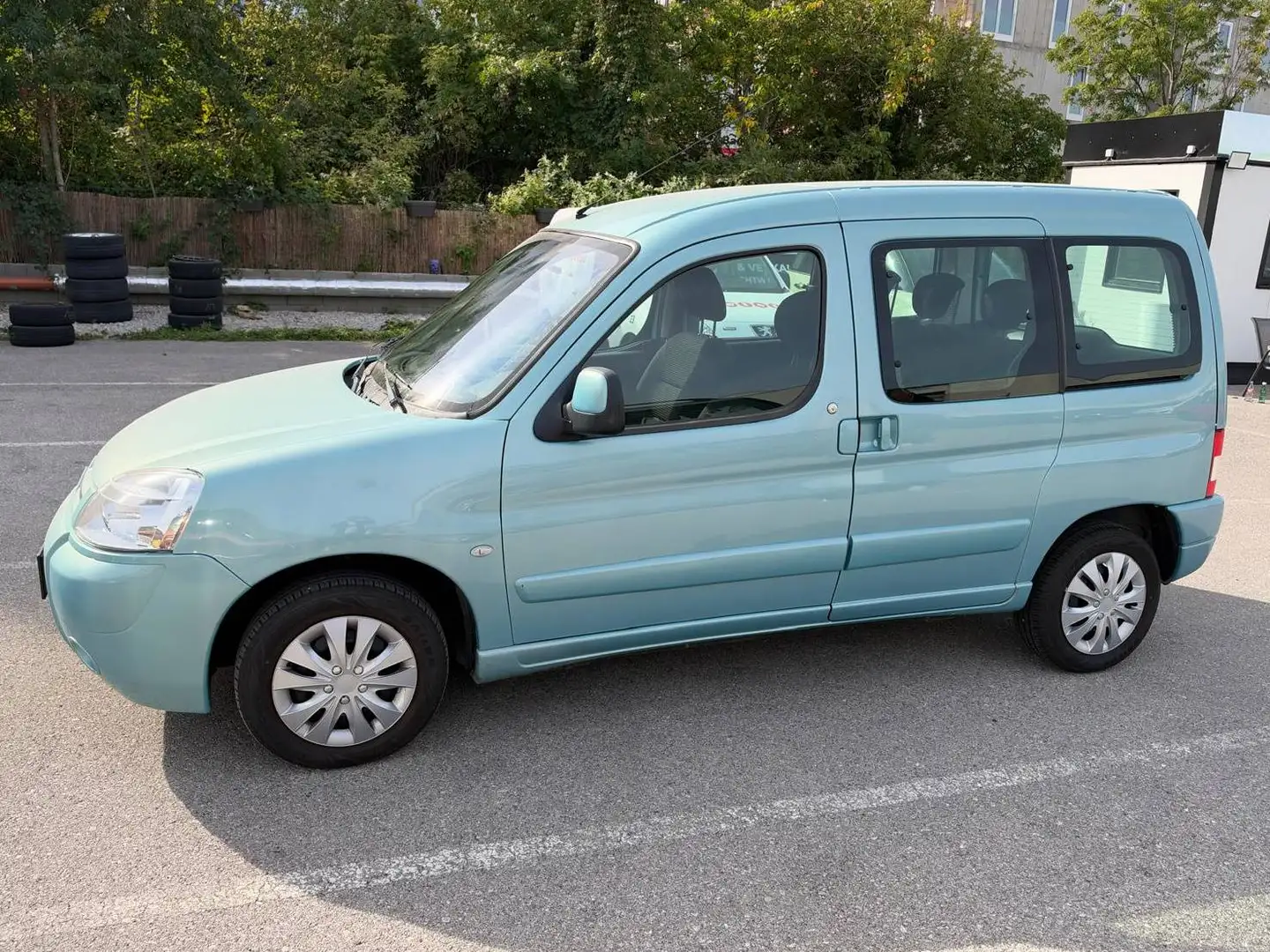 Citroen Berlingo 1,4 75PS metallic Blau - 2
