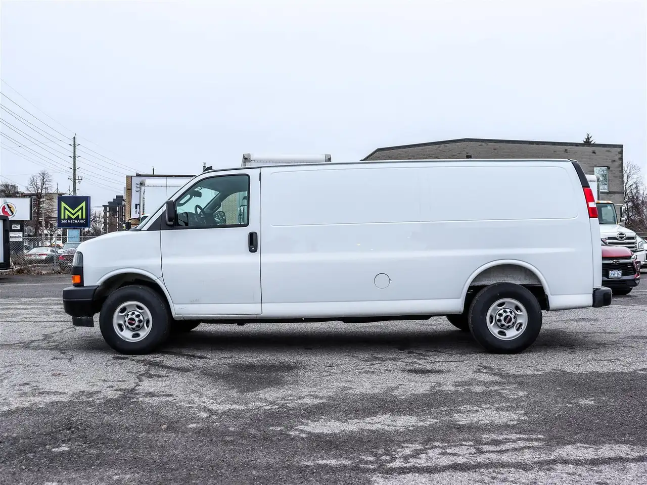 GMC Savana снимка GMC Savana