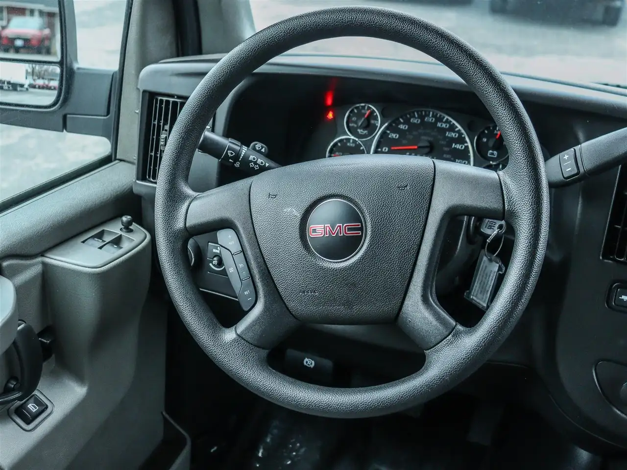 GMC Savana снимка GMC Savana