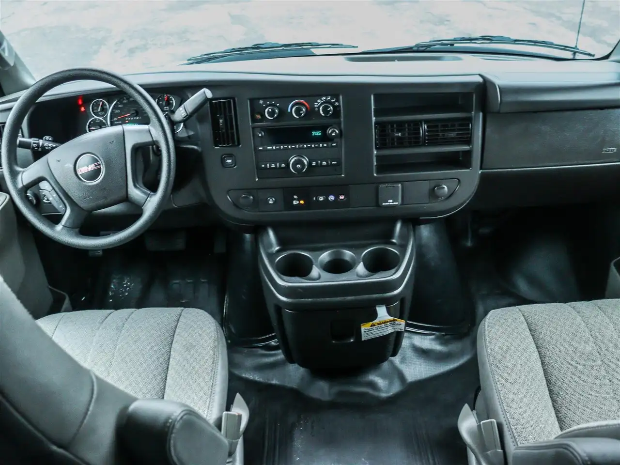 GMC Savana снимка GMC Savana