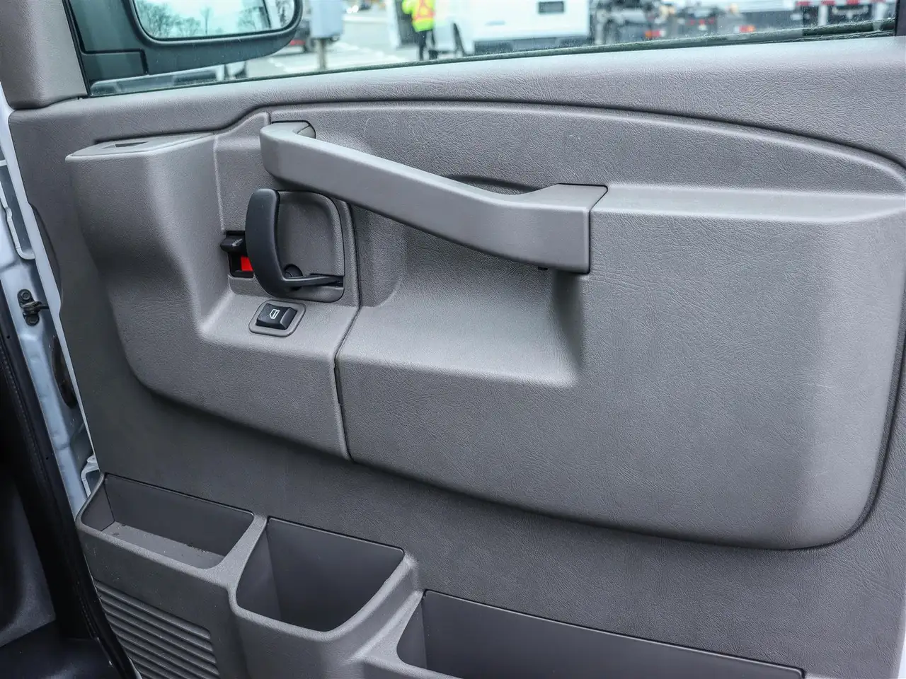 GMC Savana снимка GMC Savana