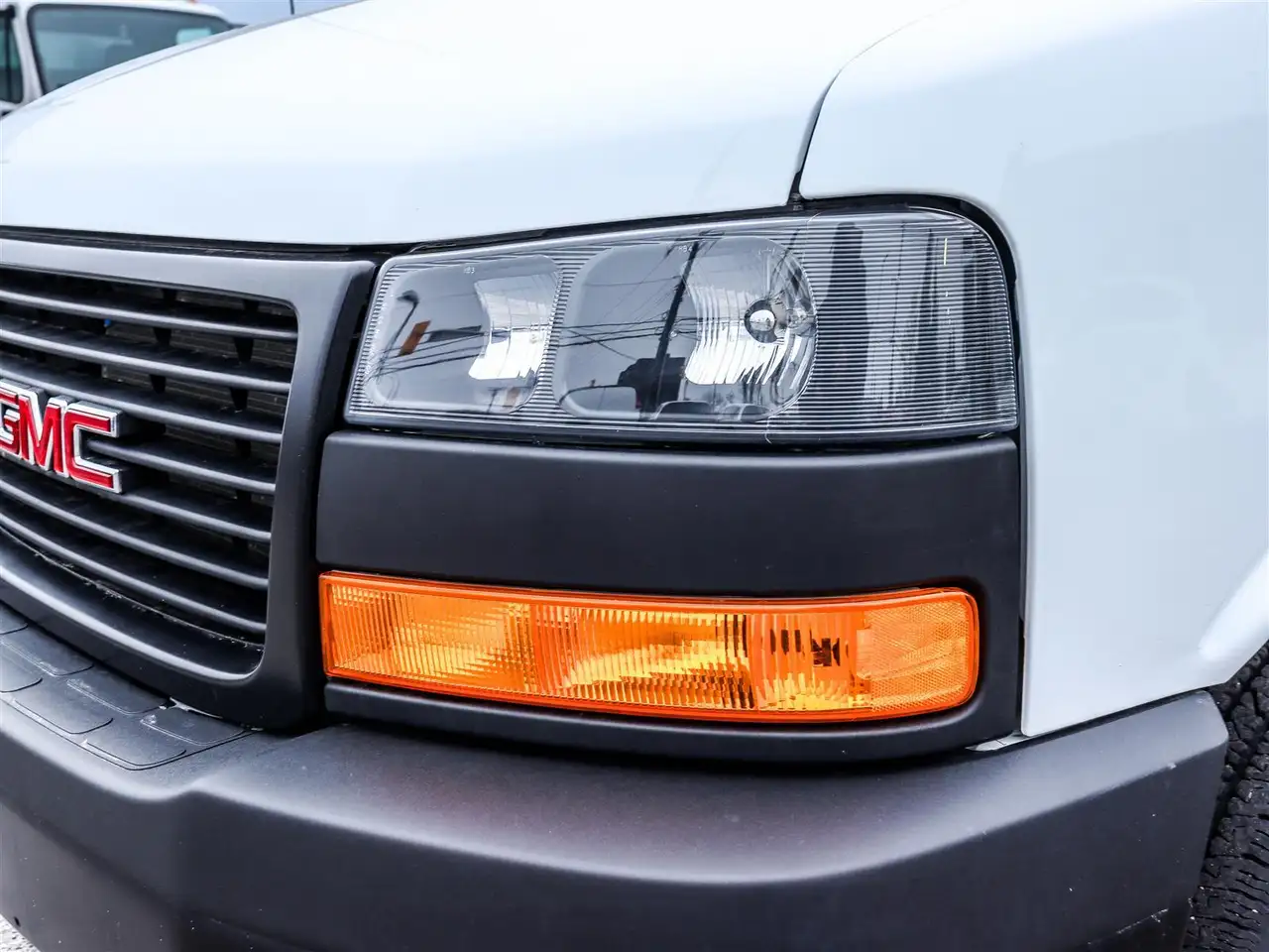 GMC Savana снимка GMC Savana