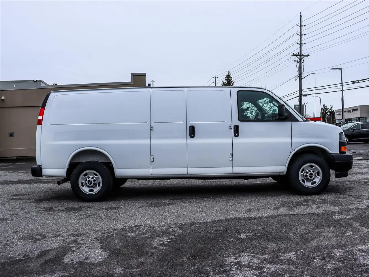 GMC Savana снимка GMC Savana