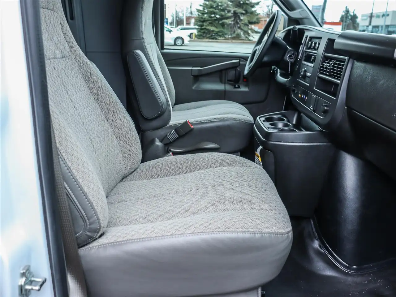 GMC Savana снимка GMC Savana
