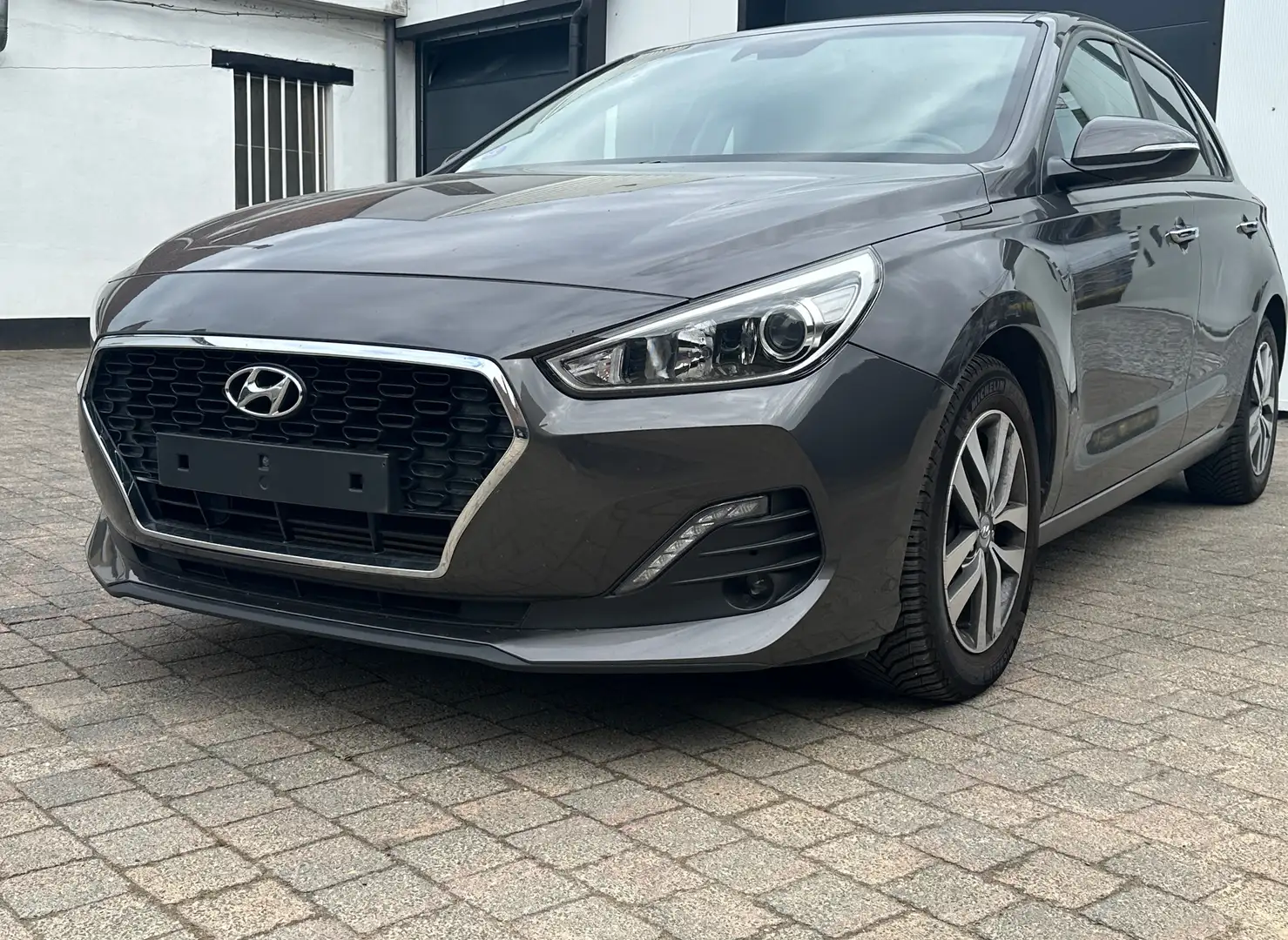 Hyundai i30 i30 1.4 *** CAMERA *** GPS *** KEY LESS *** - 1