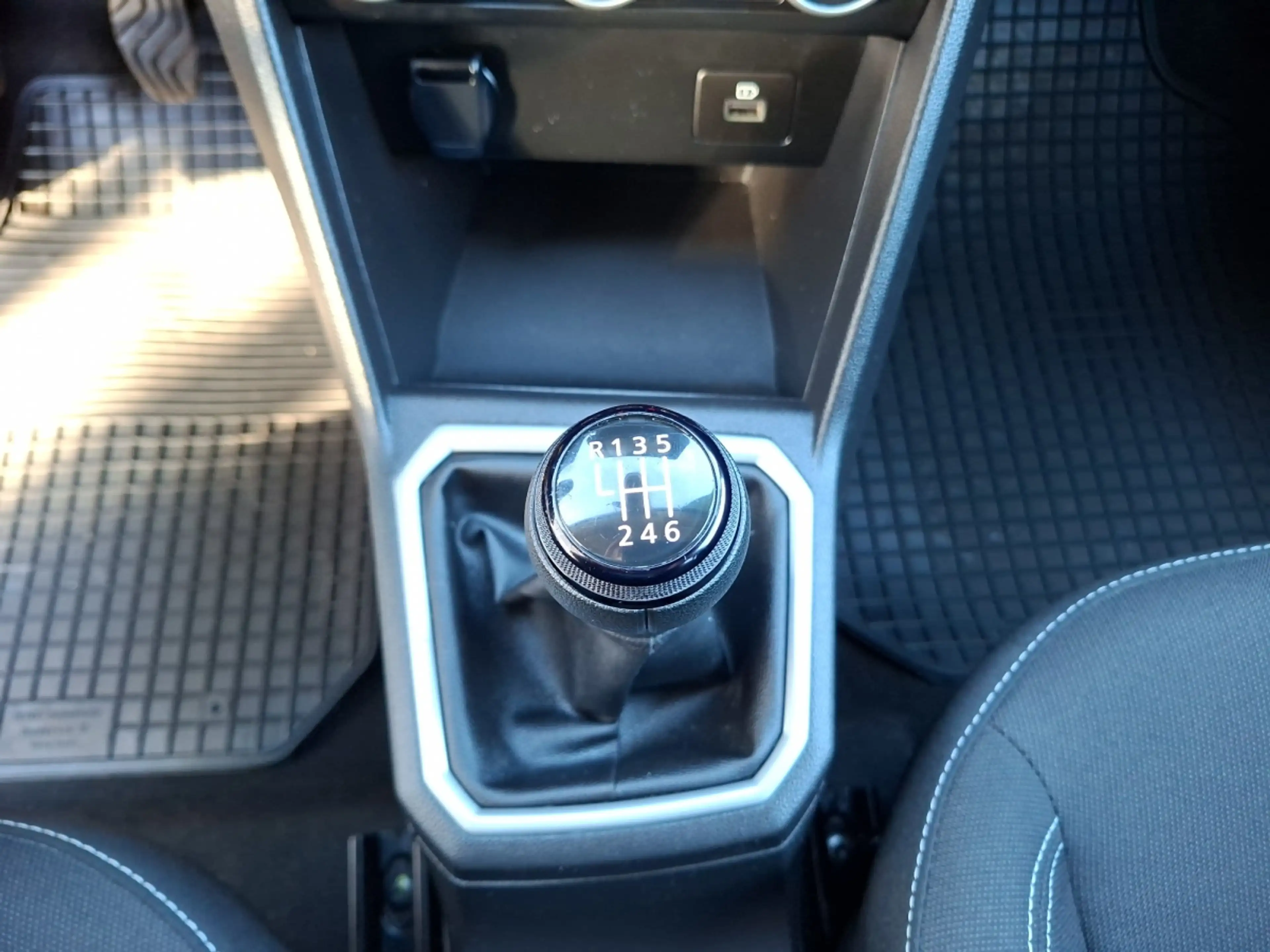 Dacia Jogger Expression Tce 110 — photo 9