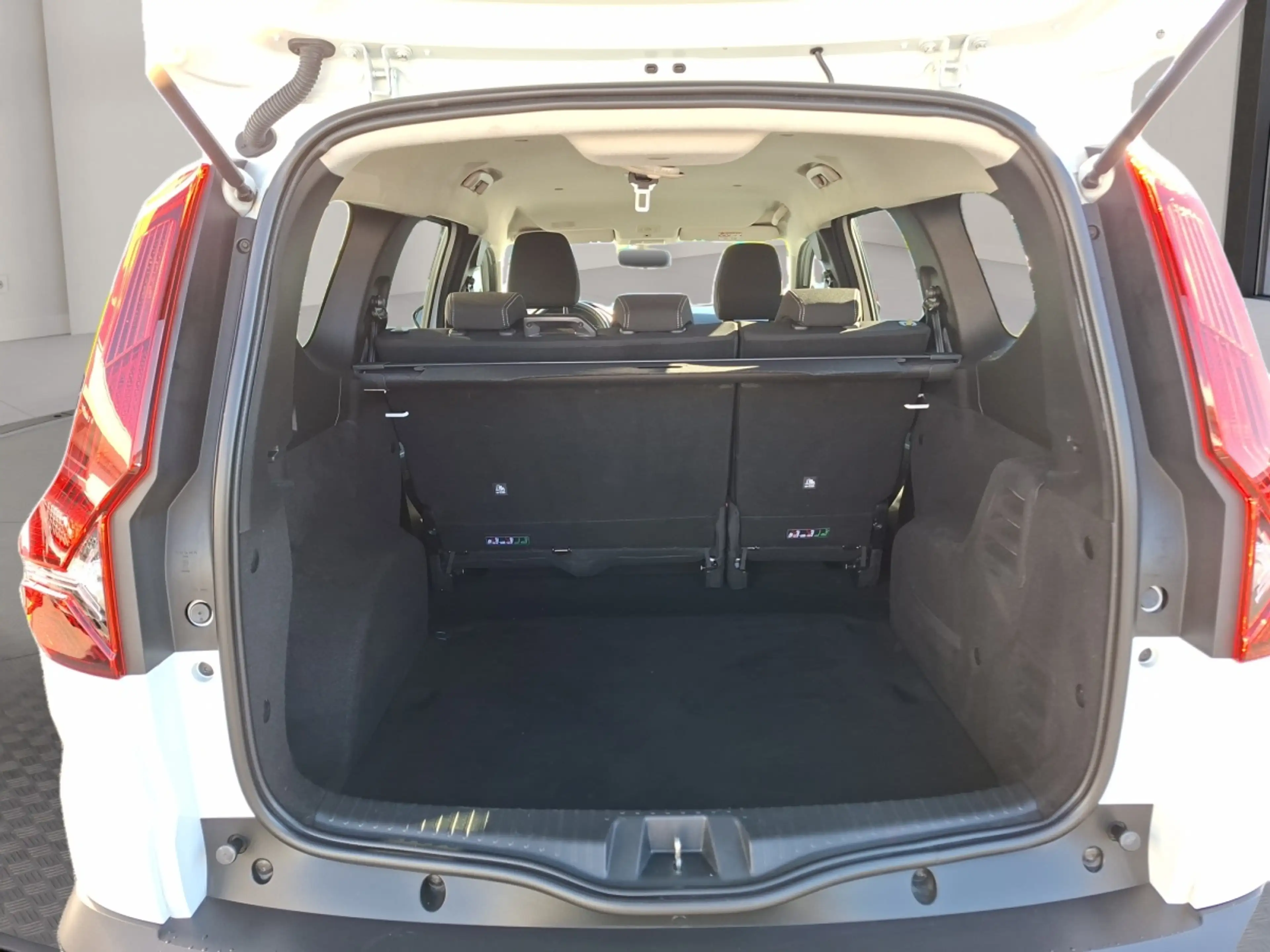 Dacia Jogger Expression Tce 110 — photo 12