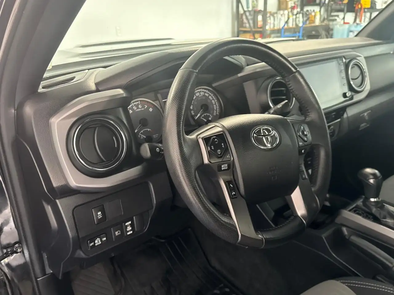 Toyota Tacoma снимка Toyota Tacoma