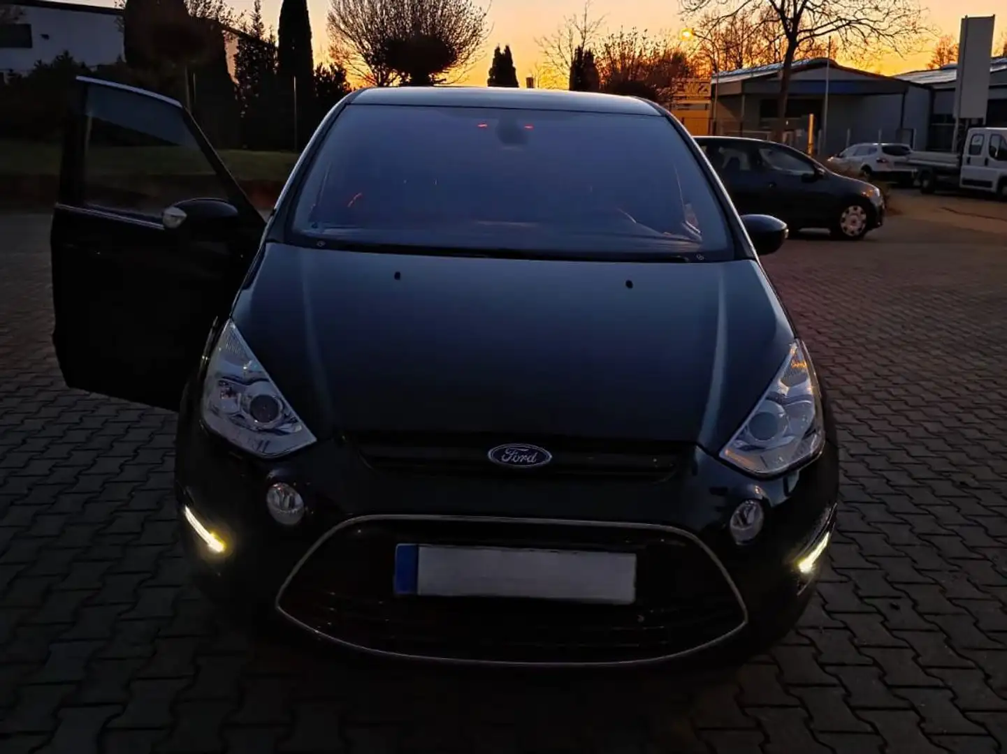 Ford S-Max S-Max 2.2 TDCi DPF Durashift-6-tronic Titanium Schwarz - 2